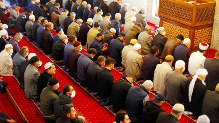 Konya'da Ramazan ayının ilk Cuma namazı kılındı