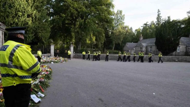 Kraliçe II. Elizabeth'in cenazesi Balmoral Kalesi'nden çıkarıldı