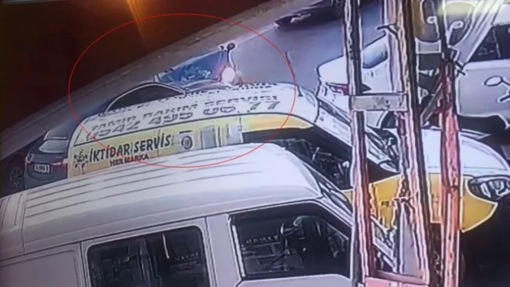 Küçükçekmece'de feci kaza kamerada: 1 yaralı