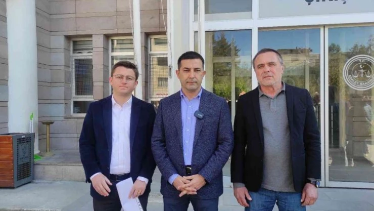 Kuşadası Belediye Başkanı Ömer Günel, darp edilen yazar Ergün Poyraz'dan şikayetçi oldu