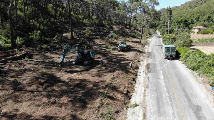 Marmaris'te alev savaşçılarının nöbeti devam ediyor
