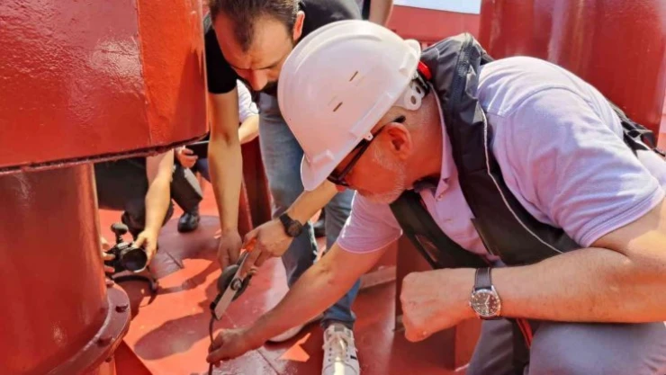 MSB: 'Müşterek denetleme timi, RAZONİ gemisindeki denetleme faaliyetini tamamladı. 27 bin ton mısır taşıyan gemi kısa süre içerisinde Lübnan'a gitmek üzere İstanbul Boğazı'ndan geçiş yapacak.'