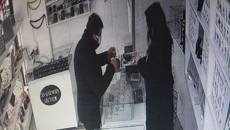 Müşteri gibi geldi, 3 bin 500 liralık gümüş takılarla kayıplara karıştı