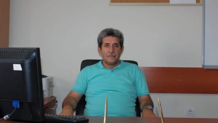 Profesör mezarlıkta define ararken yakalandı