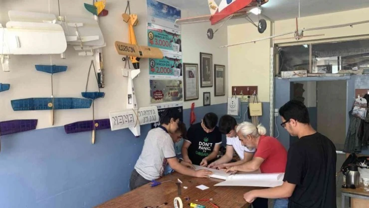 Geleceğin mühendisleri model uçaklarla kendilerini geliştiriyor