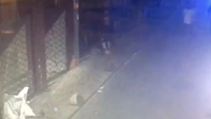 (Özel) Taksim'de biber gazıyla gasp kamerada