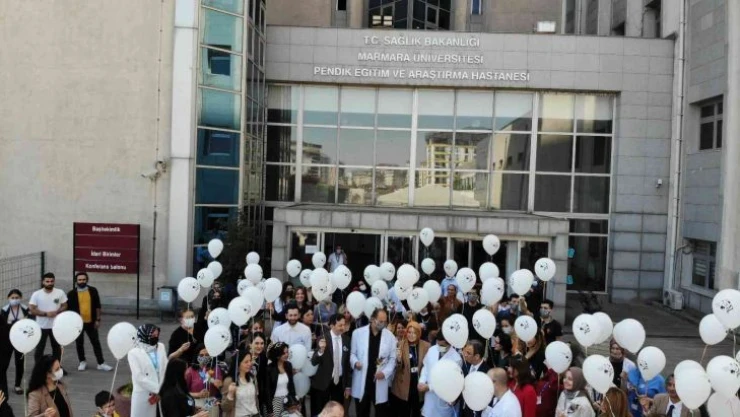 Pendik'te balonlar, primer immün yetmezliğine farkındalık oluşturmak için gökyüzüne bırakıldı