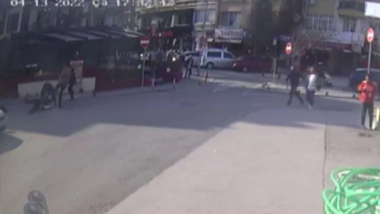 Pendik'te sokak ortasında silahlı kavga: 2 yaralı