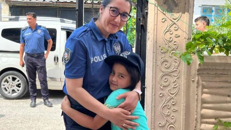 Polis olma hayali kuran küçük Esma'ya doğum günü sürprizi