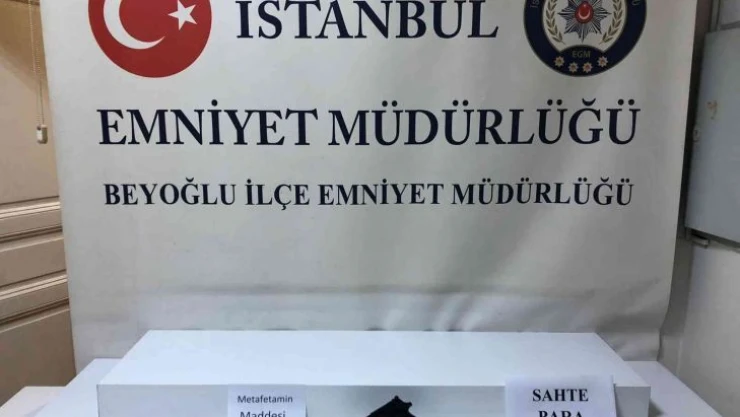 Polisten kaçan firari suç makineleri yakalandı: Konsol zulasından silah, uyuşturucu ve sahte para çıktı