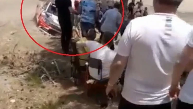 Rallide sürücülerin arasına daldı, facia böyle teğet geçti