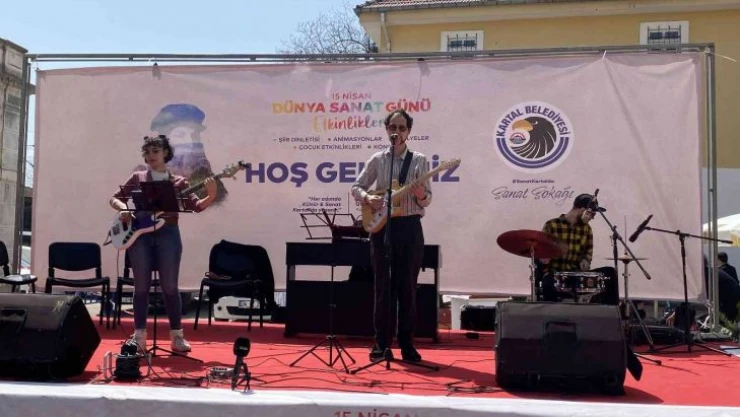 Rus ve Ukraynalı sanatçılar Kartal'da 'barış' mesajı verdi