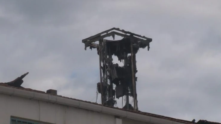 Sancaktepe'de çatı yangını