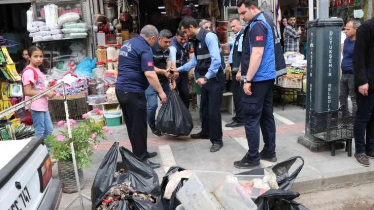 Şanlıurfa'da 4 bin ürün ve yarım ton yiyecek imha edildi