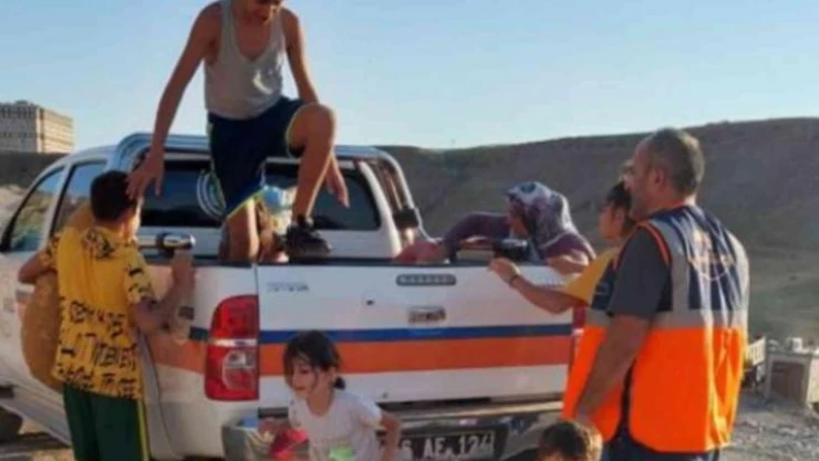 Siirt'te su seviyesi yükseldi, yedi kişilik aile mahsur kaldı