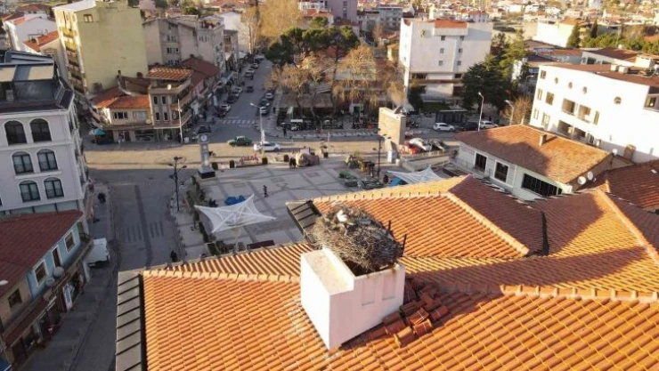 Sındırgı'nın simgesi 'Sağdıç' leylek yuvasına döndü