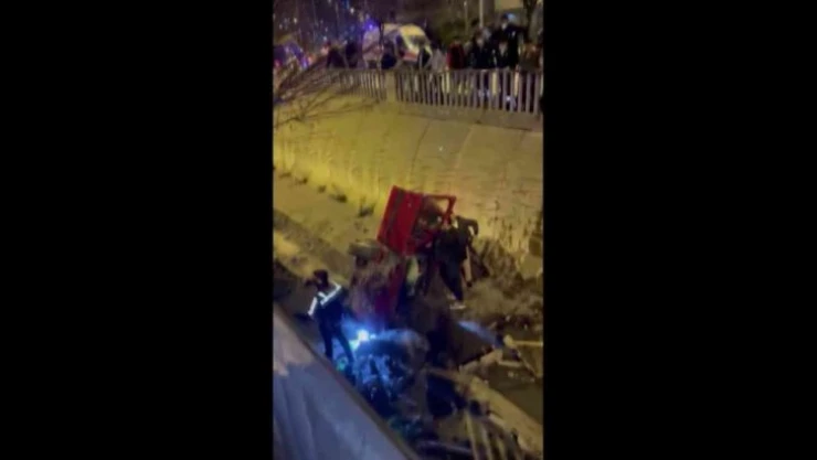 Sultanbeyli'de otomobil dereye uçtu