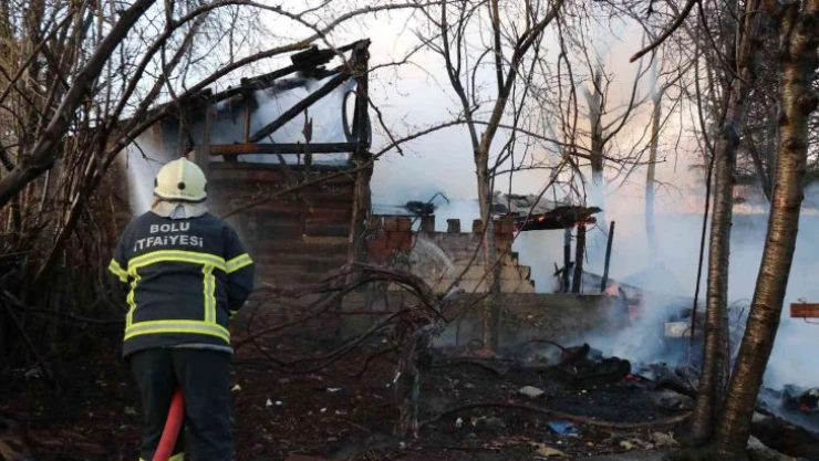 Suriyeli sığınmacıların yaşadığı evin odunluğu alev alev yandı