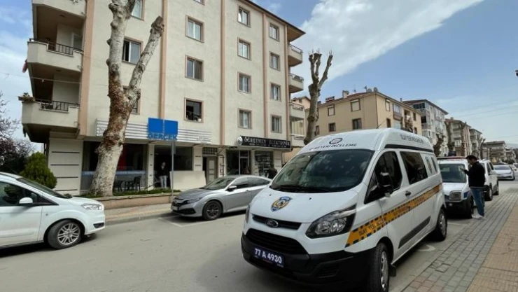 Tartıştığı arkadaşının boğazını cam parçasıyla keserek öldürdü