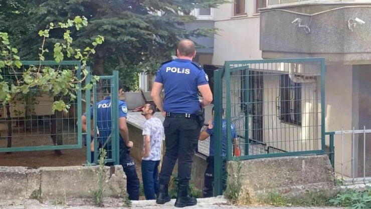 Tartıştığı yaşlı adamı kafasında bardak kırarak yaraladı