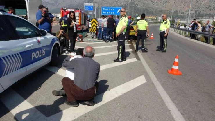 Ticari taksi ortadan ikiye bölündü, genç sürücü olay yerinde hayatını kaybetti