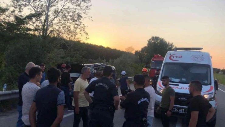 Tır ile hafifi ticari araç çarpıştı: 2 yaralı