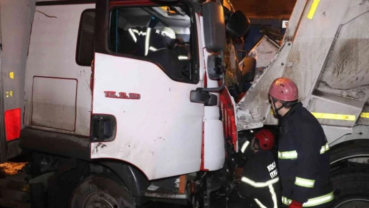 Tünelde feci kaza, 3 kamyon birbirine girdi