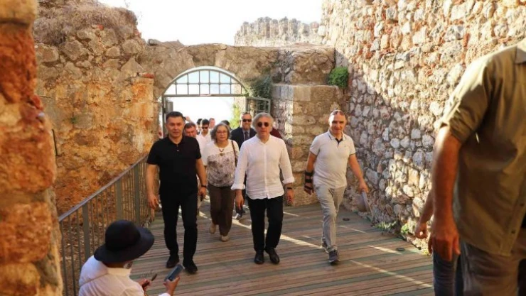 Turizm noktasında görüş alışverişi