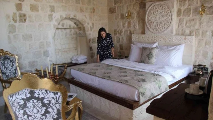 Turizmde kadının gücü: 800 yıllık harabeye dönmüş tarihi konağı otele çevirdi