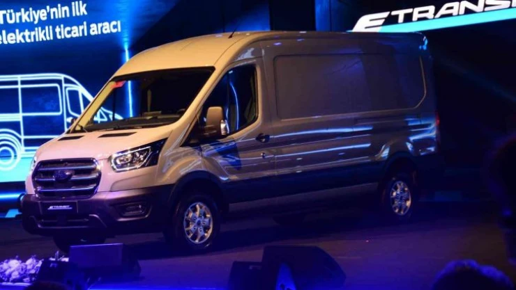 Türkiye'nin ilk elektrikli ticari aracı hattan indirildi