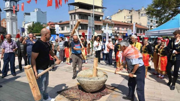 Türkiye'nin tek uluslararası halı şenliği başladı