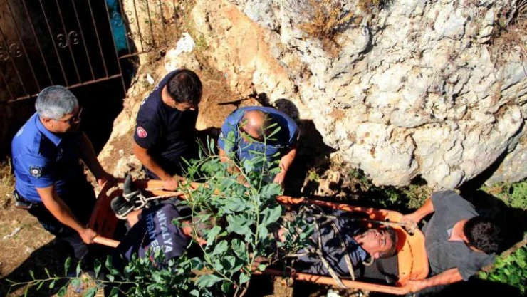 Tuvaletini yaparken falezlerden düştü, polis ve itfaiye alarma geçti