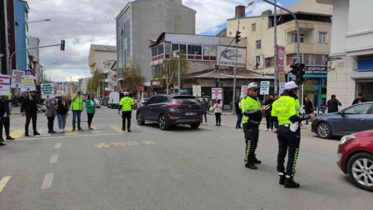 Üniversite öğrencilerinden trafik eylemi