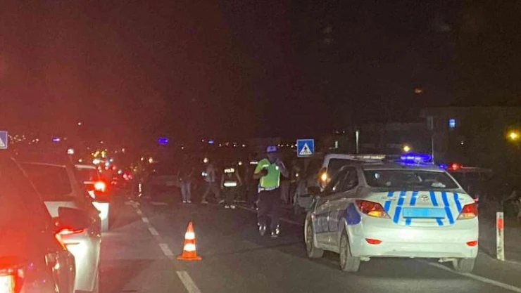 Yolun karşısına geçerken otomobilin çarptığı kadın hayatını kaybetti
