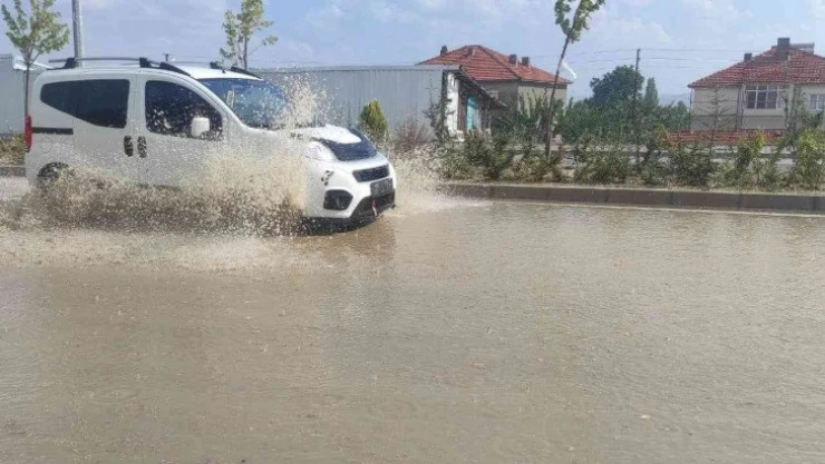 Yozgat'ta dolu ve sağanak yağış etkili oldu